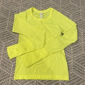 Swiftly Tech Long Sleeve Shirt 2.0 *Race Length highlight yellow